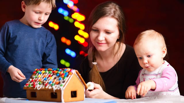 Spaß für Groß und Klein: Lebkuchenhaus basteln