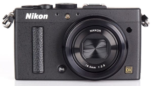 Auch Nikon setzt mit der Coolpix A auf den Retro-Look: Die Kamera ähnelt der Ricoh GR. So besitzt sie ebenfalls ein festverbautes Weitwinkelobjektiv, ist mit 300 Gramm sehr leicht und besitzt ebenfalls einen hervorragenden Bildsensor, der auch bei den großen Spiegelreflexkameras wie der D7000 und D5100 verbaut ist. Preis: um die 950 Euro.