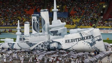 Bei der Eröffnungsfeier der Leichtathletik-Weltmeisterschaft 2013 in Moskau überraschen die Veranstalter.