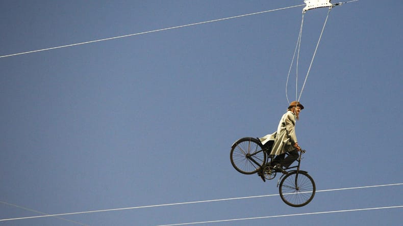 Auch fliegende Radfahrer gehören zum Programm.