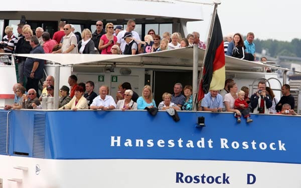 Holger Bellgart, der Chef der Hanse Sail, war mehr als zufrieden mit der Veranstaltung. Die angestrebte Zahl von einer Million Besucher sei erreicht worden. Holger Bellgart, der Chef der Hanse Sail, war mehr als zufrieden mit der Veranstaltung. Die angestrebte Zahl von einer Million Besucher sei erreicht worden.