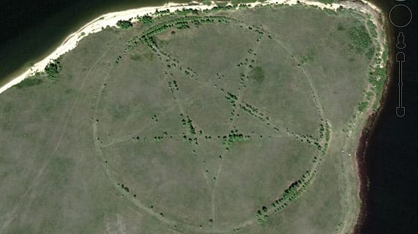 Google Earth zeigt riesiges Pentagram westlich der Stadt Lisakovsk in Kasachstan.