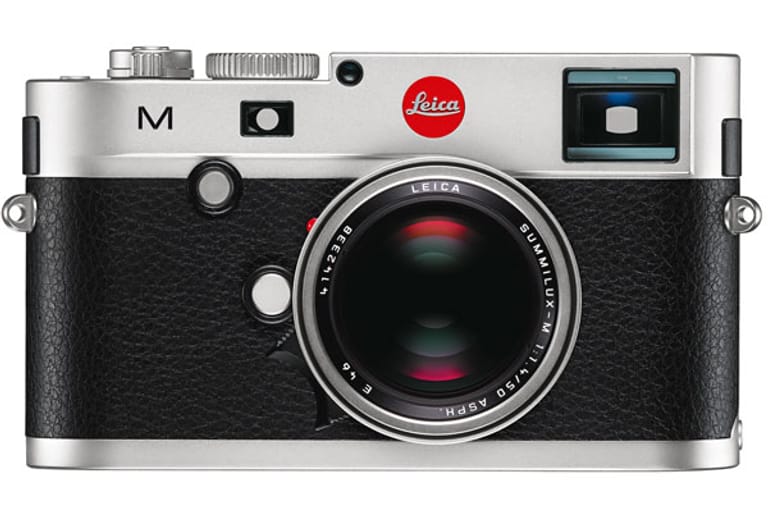 Hier die aktuelle Leica M: Sie stellt die Speerspitze deutscher Ingenieurskunst da. Ein CMOS-Sensor mit 24 Megapixeln sorgen bei der Profi-Kamera für geniale Fotos.