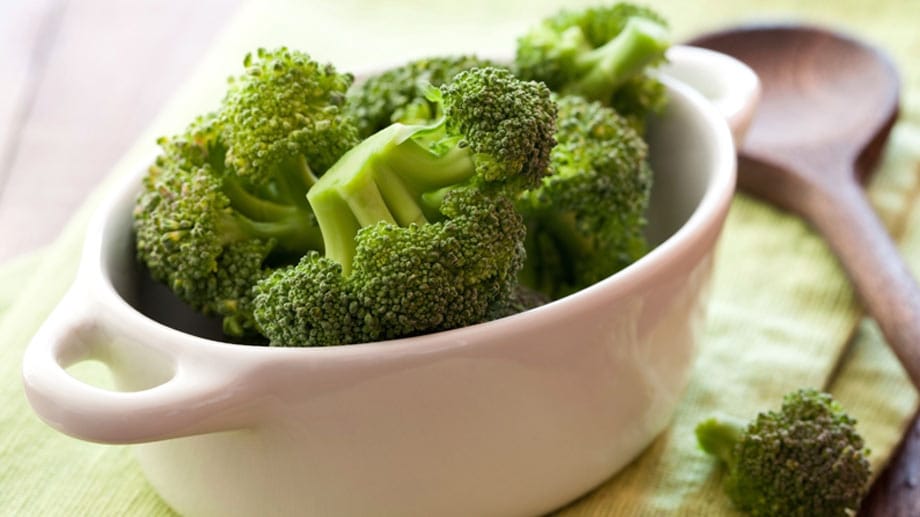 Brokkoli: Das grüne Gemüse ist ein guter Kalium-Lieferant. Fehlt der Mineralstoff im Blut kommt es zu Unruhe, Unausgeglichenheit, Kopfschmerzen, hohem Blutdruck und Herzrhythmusstörungen.
