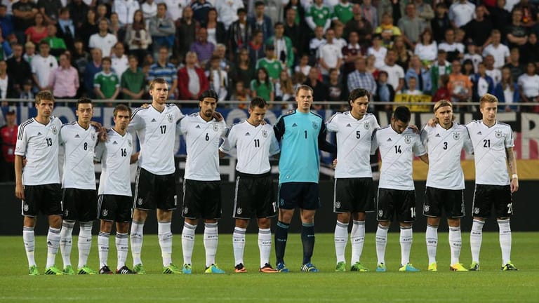 Die deutsche Nationalmannschaft startet in die WM-Saison! Die Auswahl von Bundestrainer Jogi Löw trifft in Kaiserslautern auf Paraguay.
