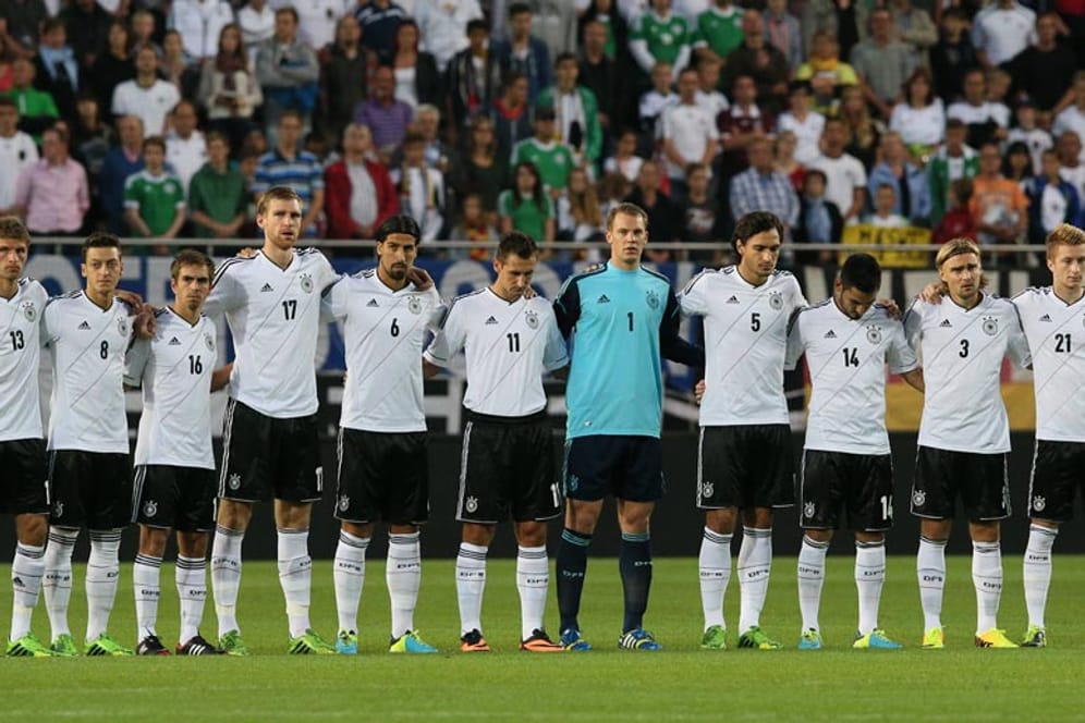 Die deutsche Nationalmannschaft startet in die WM-Saison! Die Auswahl von Bundestrainer Jogi Löw trifft in Kaiserslautern auf Paraguay.