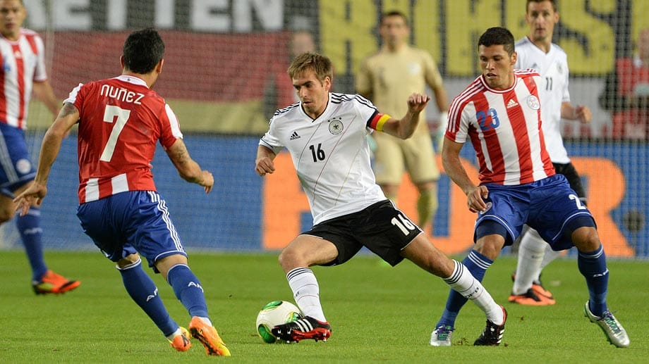 Nach der verpatzen Anfangsphase findet das Team um DFB-Kapitän Philipp Lahm besser ins Spiel, kontrolliert die Partie und erarbeitet sich einige gute Torgelegenheiten.