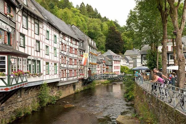 Monschau: malerische Stadt in der Eifel.