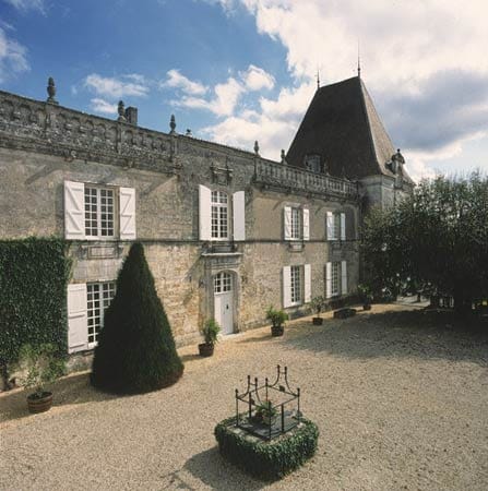 Auf dem Gelände des Châteaus werden die Cognacs für die Produktion ausgewählt, bis zur gewünschten Reife gelagert und zu Cuvées vermählt.