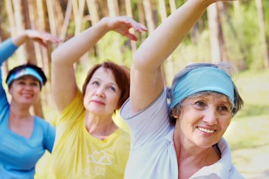 Bewegung im Alter tut Körper und Geist gut! Aerobic ist eine von vielen Möglichkeiten