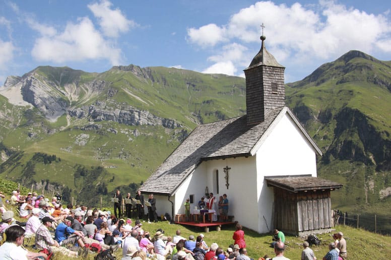 In Lech am Arlberg wurde bereits am Tag vor seiner Beerdigung ein Gedenkgottesdienst für Prinz Friso abgehalten.
