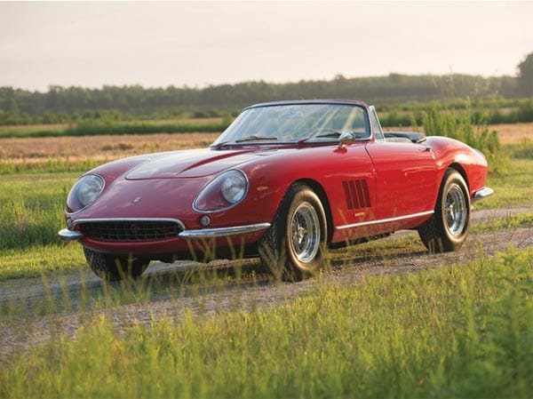 Das Modell "275 GTB/4 (asterisk)S N.A.R.T. Spider": Ein ganz besonderer Ferrari ist gerade in den USA für 27 Millionen Dollar (20,3 Millionen Euro) versteigert worden.