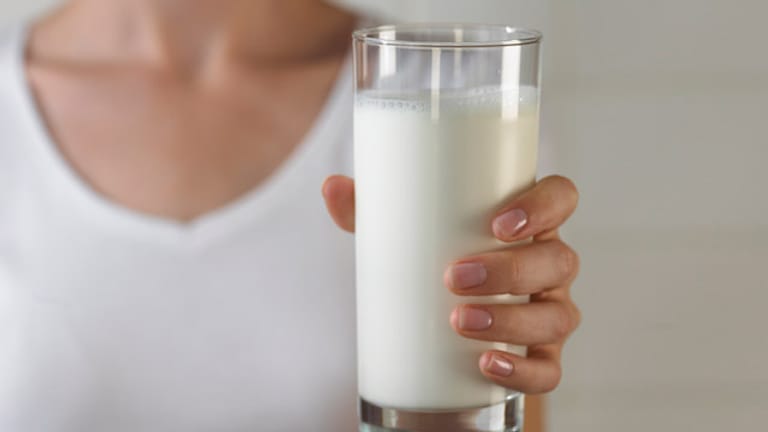 Laktose: Der Milchzucker führt bei manchen Menschen zu Beschwerden.