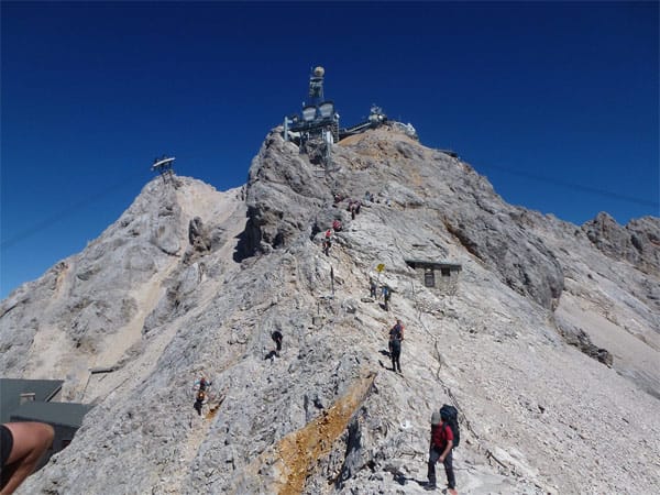 Klettersteig zum Zugspitz-Gipfel.