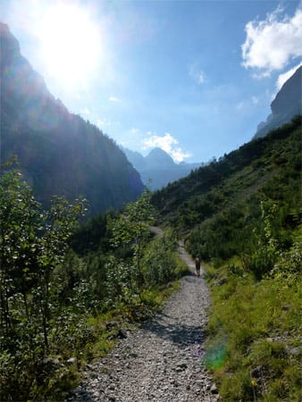 Wandern im Reintal: Weg auf die Zugspitze.