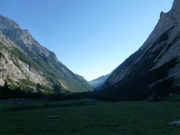 Wandern von der Reintalangerhütte Richtung Oberanger.