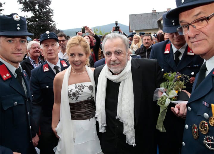 Schauspieler Maximilian Schell hat die 47 Jahre jüngere Iva Mihanovic geheiratet.