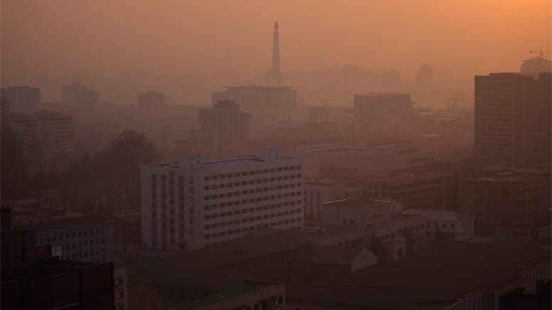 Nordkorea, im Bild die Hauptstadt Pjöngjang, gilt als eines der isoliertesten Länder der Welt. Berichte aus dem Inneren des kommunistischen Staates sind selten.