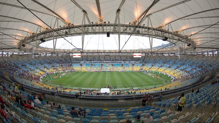 Nicht allzu groß ist das im April 2013 eröffnete Stadion in der ostbrasilianischen Küstenstadt Salvador. Es hat Platz für 55.000 Besucher Der Neubau hat etwa 203 Millionen Euro gekostet, über die Hälfte davon trägt der brasilianische Staat.
