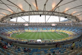 Nicht allzu groß ist das im April 2013 eröffnete Stadion in der ostbrasilianischen Küstenstadt Salvador. Es hat Platz für 55.000 Besucher Der Neubau hat etwa 203 Millionen Euro gekostet, über die Hälfte davon trägt der brasilianische Staat.