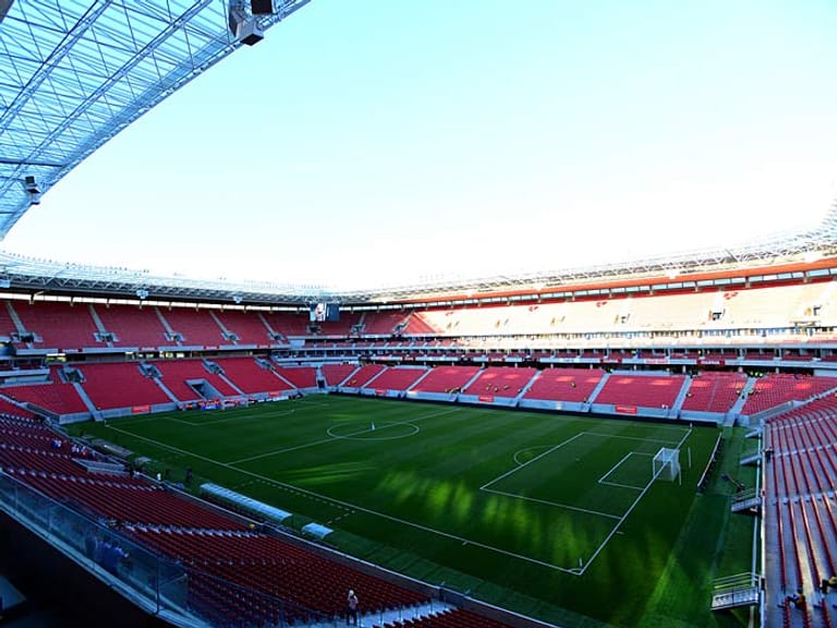 Das Stadion in der Küstenstadt Recife ist bereits fertig. 46.000 Fans passen in die Arena Pernambuco. Gekostet hat der Bau rund 181 Millionen Euro.