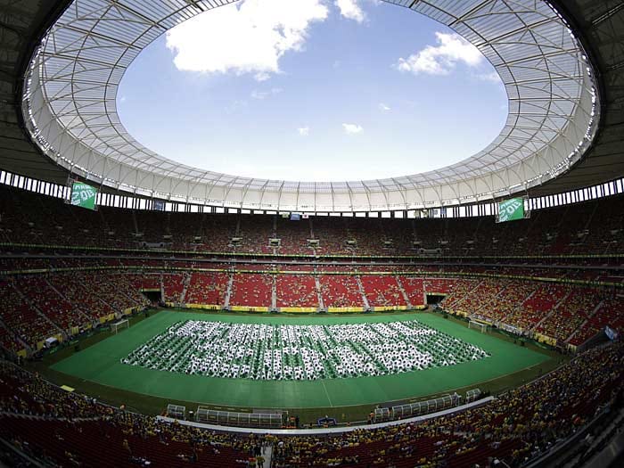 Das Estadio Mane Garrincha in der brasilianischen Hauptstadt Brasilia wurde 1974 gebaut. Es fasst 70.042 Zuschauer und ist nach der brasilianischen Fußball-Legende Garrincha benannt. Für das Turnier wurde der alte Bau großteils abgerissen und für 348 Millionen Euro neu errichtet. 2016 soll hier auch das olympische Fußballturnier stattfinden.