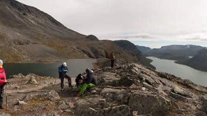 Wanderung über die Besseggen: Rast über dem Gjendesee.