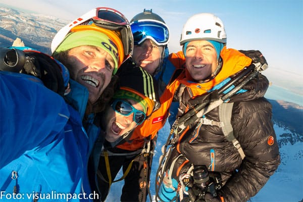 Bergsteiger-Team auf dem Gipfel des Cerro Torre.