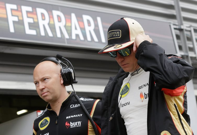 Gerüchte über eine Rückkehr von Kimi Räikkönen (re.) zu Ferrari reißen nicht ab.