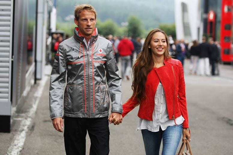 Rennsonntag: Jenson Button und seine Model-Freundin Jessica Michibata erscheinen an der Strecke in Belgien.