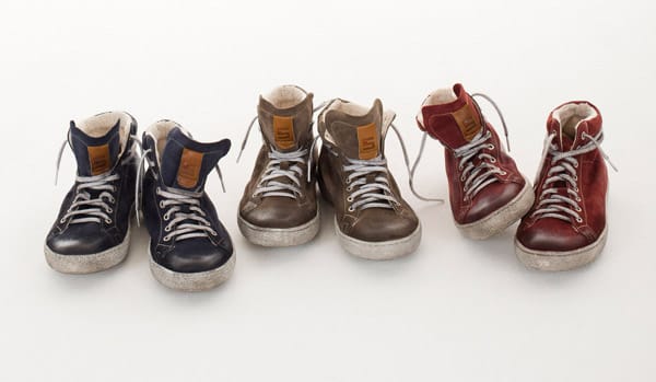 Im Herbst bleiben die Schuhe zwar bunt, aber die Töne wirken gedämpfter: "Cinque" hat Schuhe in rauchigem Blau oder Rot im Herbstprogramm (rund 200 Euro).