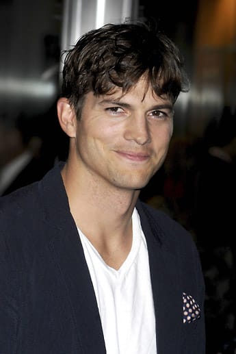 Grund zur Freude: Als Charlie-Sheen-Nachfolger bei der Sitcom "Two and a half Men" tritt Ashton Kutcher auch finanziell in Sheens die große Fußstapfen: Mit 750.000 US-Dollar, die er pro Folge einsackt, ist er der bestbezahlte US-Serienstar.