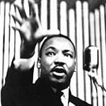 Martin Luther King war ein inspirierender Redner. Noch immer ist sein Traum von einem Land, das alle Menschen gleichbehandelt, nicht verwirklicht. Aber die USA haben sich dank seines Einsatzes und dem vieler anderer ein großes Stück in diese Richtung entwickelt.