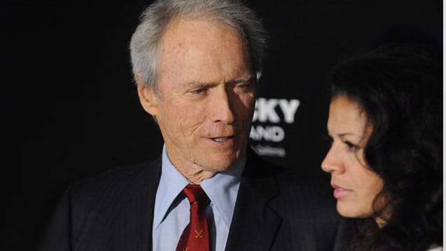 Hollywood-Star Clint Eastwood (83) trennt sich nach 17 Jahren von seiner Ehefrau Dina (48). Das Paar hat eine Tochter. Schon seit Monaten hatten Gerüchte kursiert, dass es um die Ehe der beiden nicht gut stünde. Jetzt machte Dina Eastwood die Trennung gegenüber dem Magazin "US Weekly" amtlich.