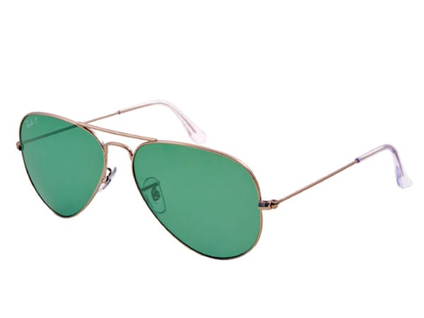 Die coolen "Wayfarer Shades" von Ray Ban waren Anfang der 50er Jahre eine absolute Innovation. So viel modernes Design hatten Sonnenbrillen zuvor nicht gekannt. Promis wie James Dean trugen zum ungebrochenen Erfolg der Brille bei.