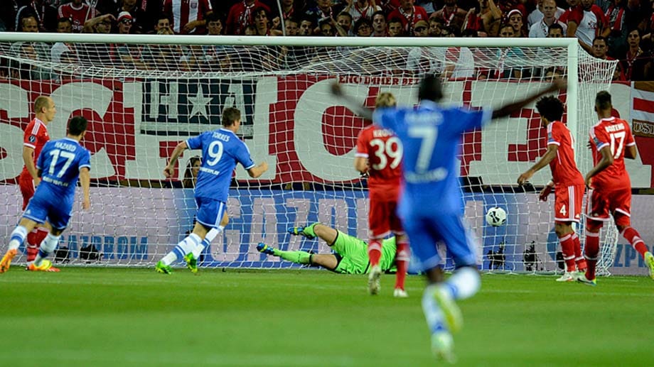 Der FCB beginnt stark und setzt das englische Team unter Druck. Die Londoner lauern auf Konter. Nach einem schnellen Gegenzug netzt Fernando Torres in der 8. Minute zum 1:0.