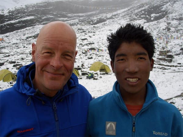 Andreas Friedrich und Khumbu Sherpa auf dem Manaslu.