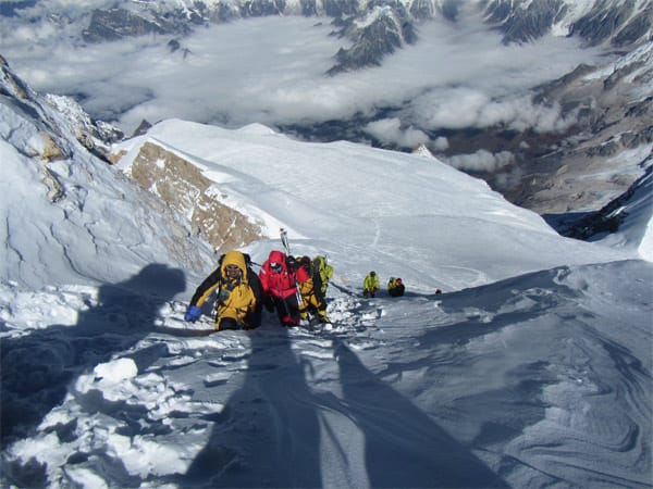Bergsteiger und Sherpas bei der Manaslu-Bersteigung 2012.