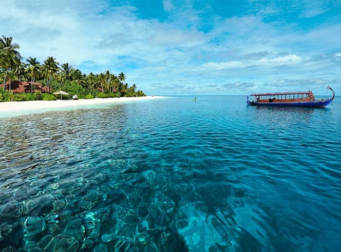 Das einzige deutsche Ferienclubdorf in exotischen Gefilden liegt im sehr südlichen Gaaf-Alif-Atoll der Malediven. Zum Äquator sind es gerade mal 60 Kilometer.