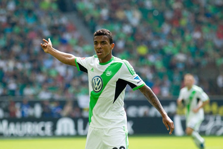 Der Wechsel von Luiz Gustavo kostet den VfL Wolfsburg 17,5 Millionen Euro. Dieses Summe geht an den FC Bayern.
