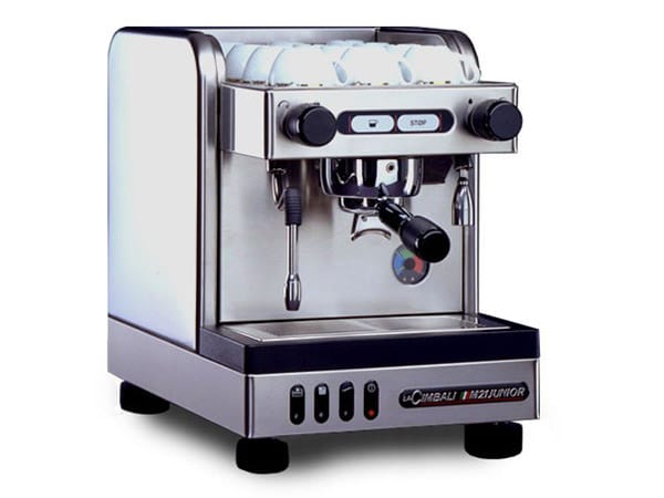 Exquisiten Kaffeegenuss für Zuhause bieten Ihnen unsere Auswahl an Maschinen für den Hobby-Barista: hier die M21 Junior von La Cimbali für rund 2200 Euro.