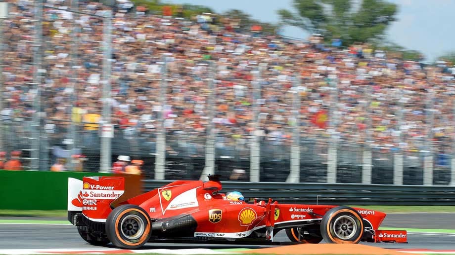 Trotz Unterstützung von den Rängen fährt Fernando Alonso beim Ferrari-Heimspiel nur hinterher. Vettels großer Rivale ist fast eine Sekunde langsamer und landet auf Platz fünf.