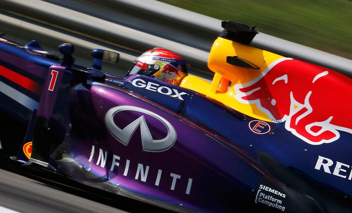 Wie bereits am Freitagnachmittag rast Vettel der Konkurrenz im Training vor dem Qualifying davon.