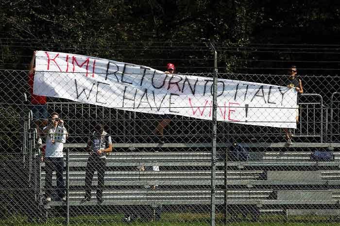 Die italienischen Fans haben diese Botschaft für den angeblichen trinkfesten Iceman: "Kimi, komm nach Italien zurück. Wir haben Wein."