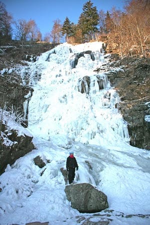 Gefrorener Todtnauer Wasserfall.