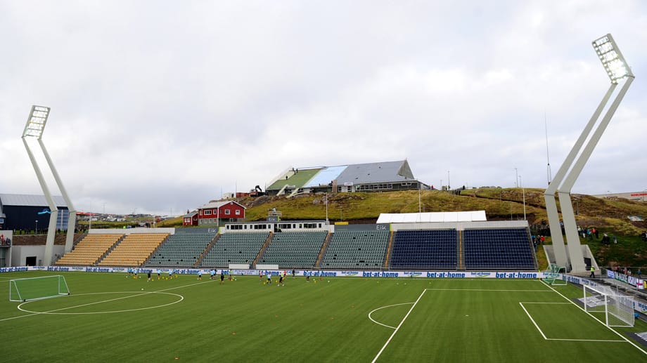 Nochmal ein Blick auf die Zuschauerränge des Stadions in Tórshavn.