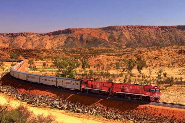 "The Ghan" führt seine Gäste ins australische Outback. 47 Stunden dauert die Reise mit ihm von Adelaide bis Darwin.