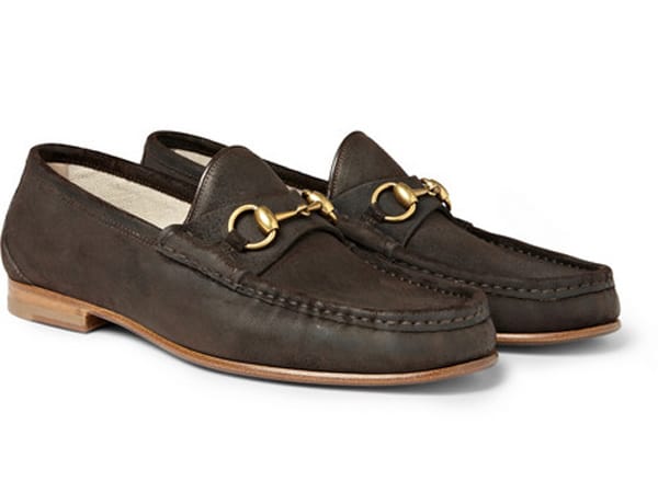 Mit diesem Schuhwerk kommen sie garantiert in die legendäre Nobeldiskothek P1 rein. „Horsebit Suede“ Loafers von Gucci für etwa 425 Euro über mrporter.com.