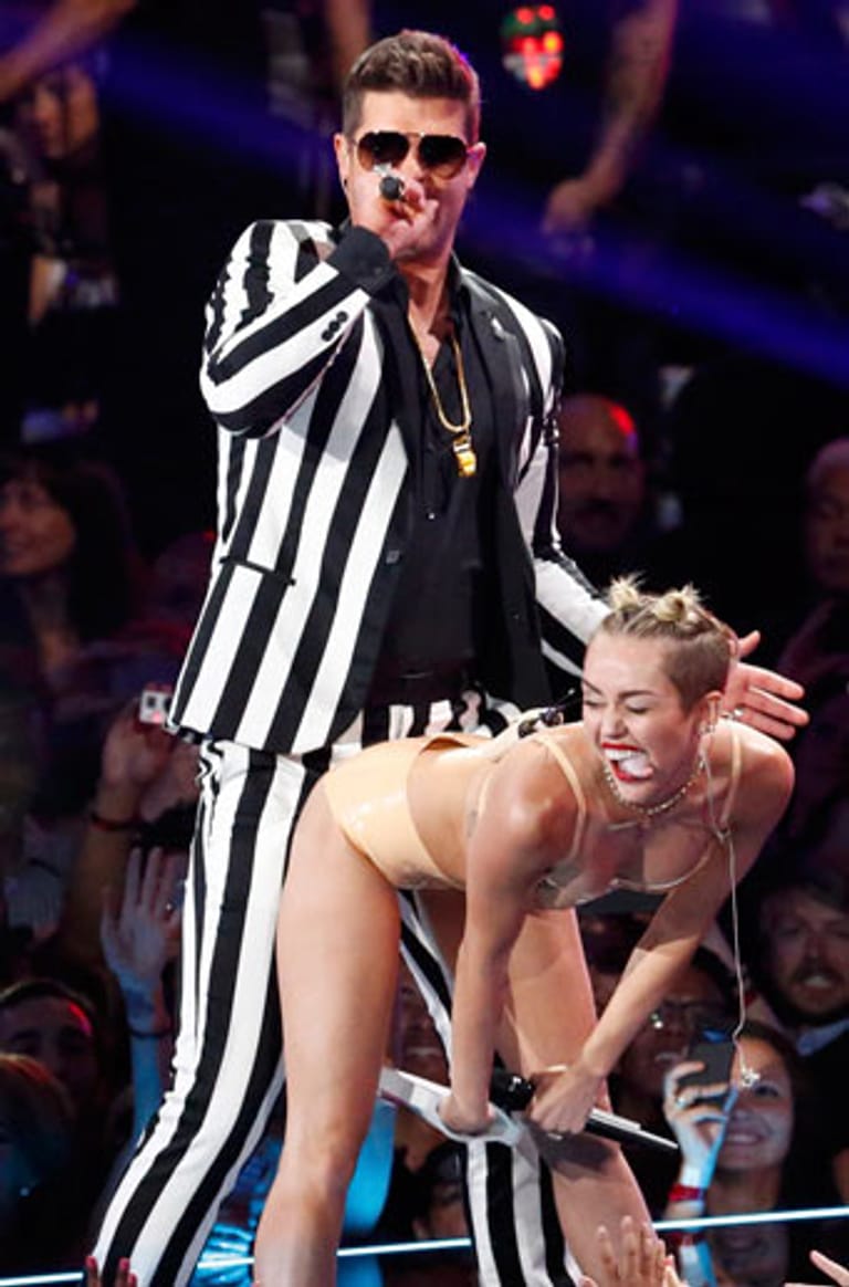 Mileys Popo-Wackel-Show in hautfarbener Unterwäsche kam bei vielen Zuschauern nicht gut an.