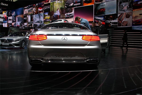 Die breiten Heckleuchten betonen die kräftige Statur des Mercedes Concept S-Class Coupé.